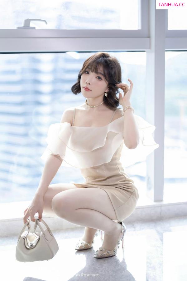 陈芝 芝芝Booty [XiuRen]高清写真图 2024.07.25 No.8917 徐莉芝Booty 丝袜美腿第17张图片